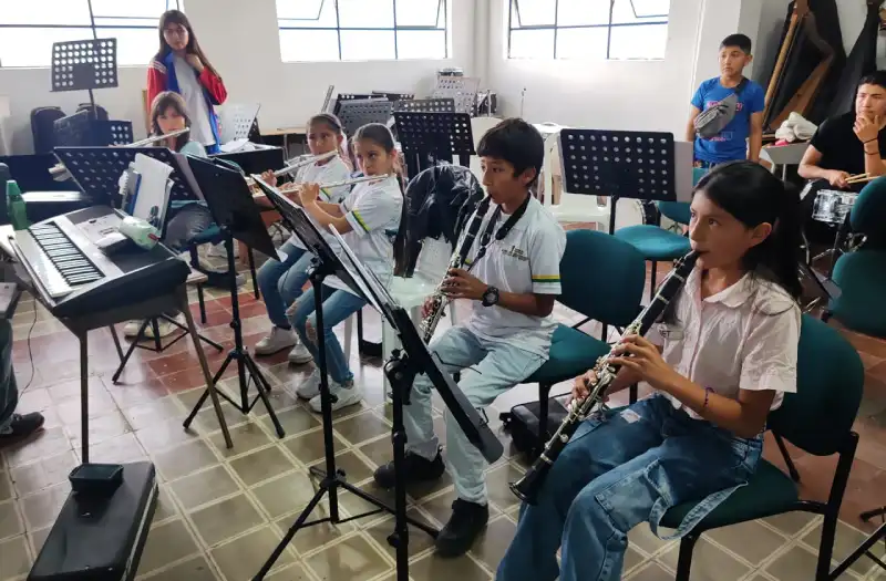 flautas y clarinetes en ensayo